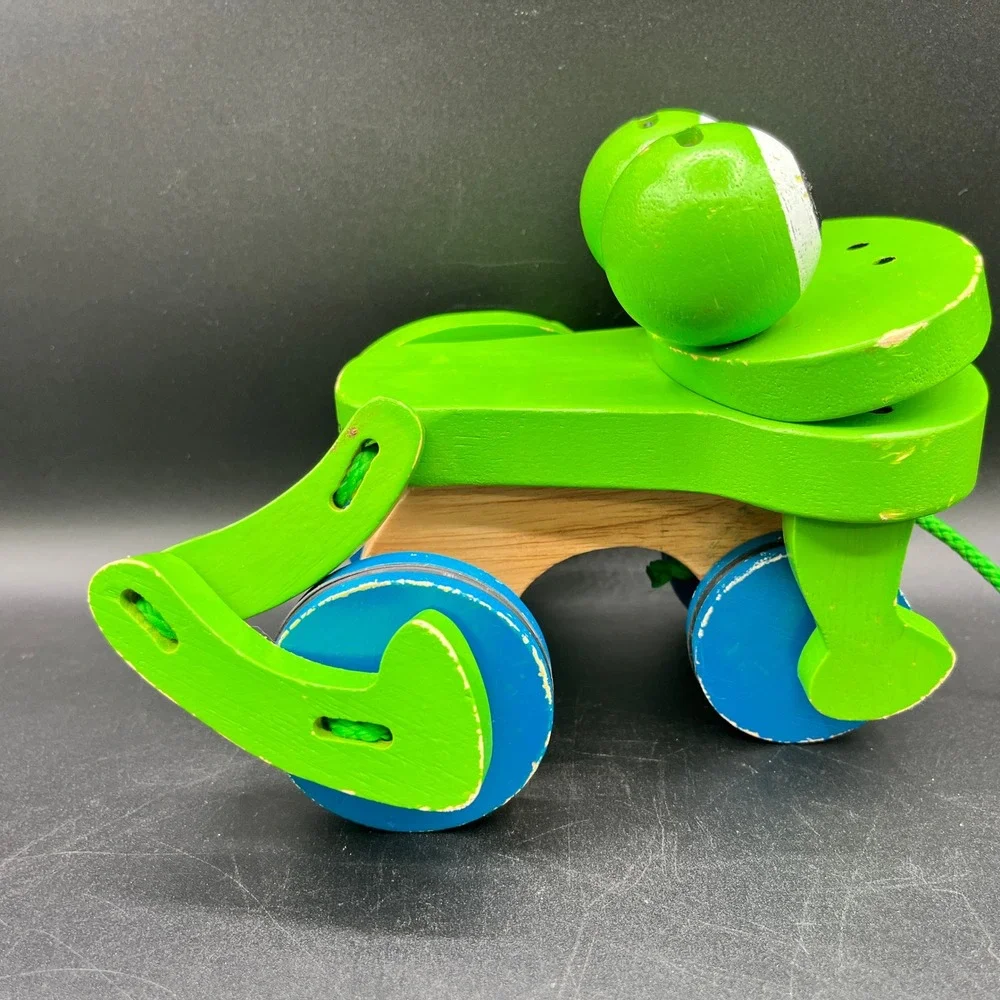 Melissa & Doug Wooden Frog Pull Toy Green Blue Hopping Action Toddler Toy‎